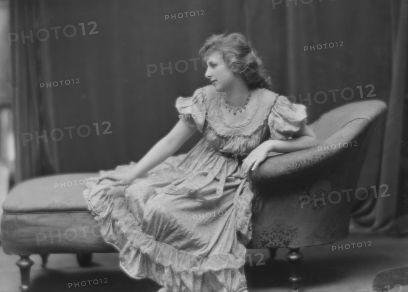 Delarer, Llellwyn, Miss, portrait photograph, 1917. Creator: Arnold Genthe.