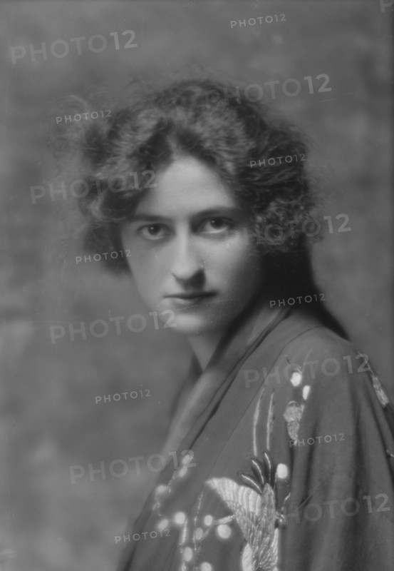 Dilling, Charlene, Miss, portrait photograph, 1914 Apr. 21. Creator: Arnold Genthe.