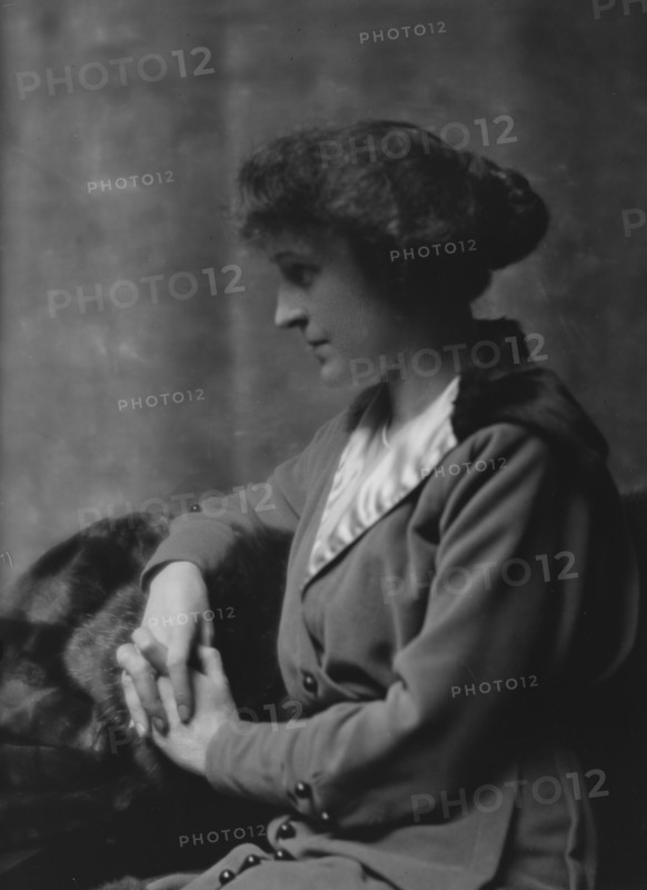 Drum, John S., Mrs., portrait photograph, 1913. Creator: Arnold Genthe.