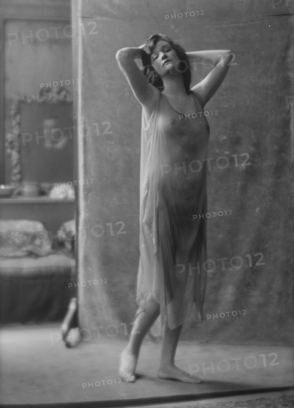 Ely, Dorothy, Miss, portrait photograph, between 1914 and 1917. Creator: Arnold Genthe.