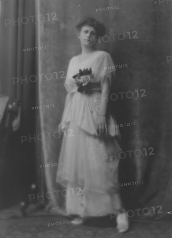 Francke, A.E., Miss, portrait photograph, 1915 May 16. Creator: Arnold Genthe.