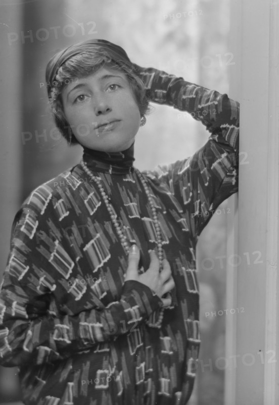 Freeman, Helen, Miss, portrait photograph, 1914 Sept. 4. Creator: Arnold Genthe.