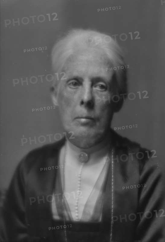 Freeman, J.F., Mrs., portrait photograph, 1914 June 29. Creator: Arnold Genthe.