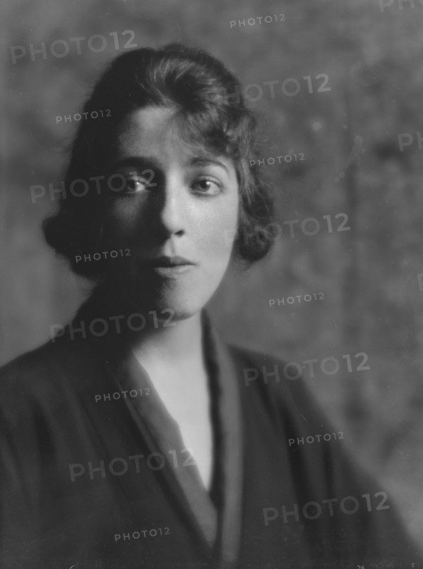 Fullen, D., Miss, portrait photograph, 1916. Creator: Arnold Genthe.