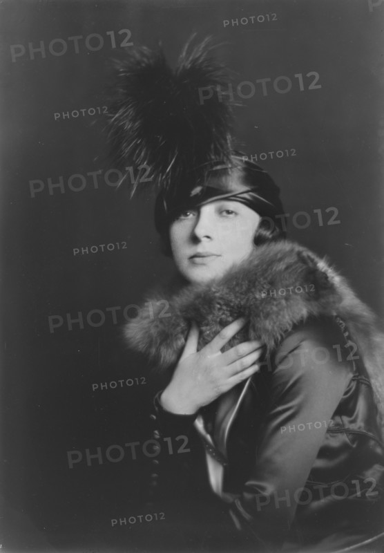 Gilbert, J., Miss, portrait photograph, 1917 Sept. 29. Creator: Arnold Genthe.