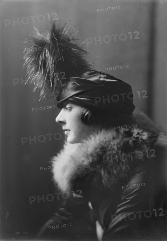 Gilbert, J., Miss, portrait photograph, 1917 Sept. 29. Creator: Arnold Genthe.