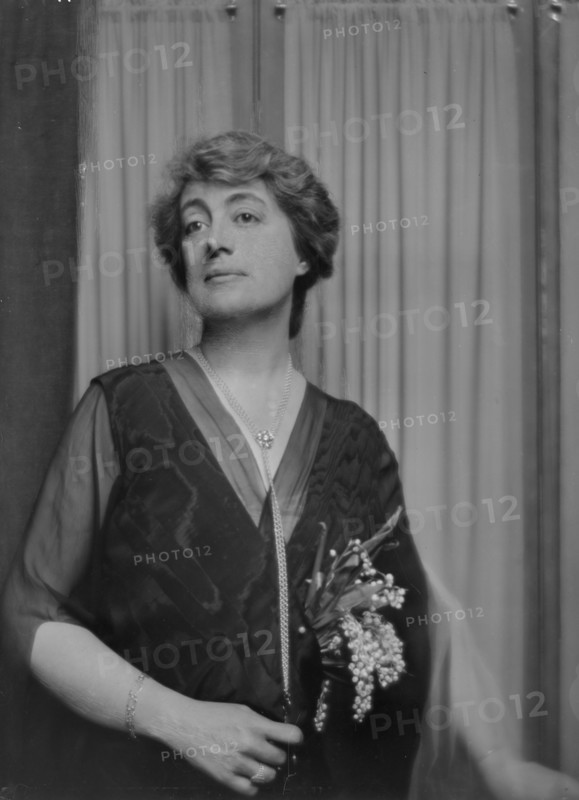 Griggs, Maitland, Mrs., portrait photograph, 1915. Creator: Arnold Genthe.