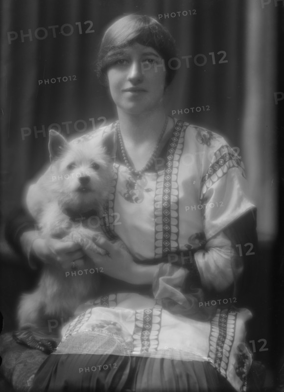 Harriman, Mrs., with dog, portrait photograph, 1913 July 7. Creator: Arnold Genthe.