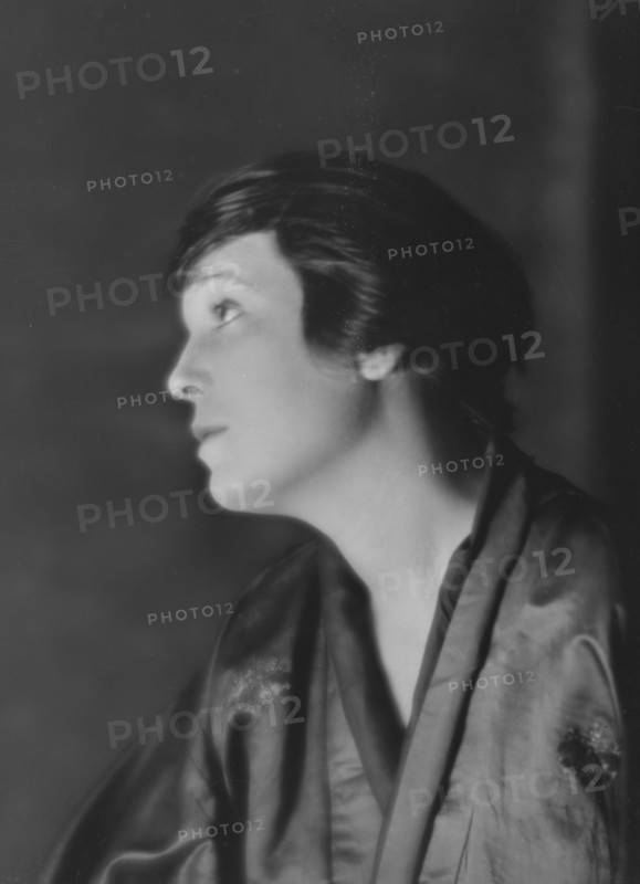 Harrison, Miss, portrait photograph, (1915 Dec. or 1916 Jan.?). Creator: Arnold Genthe.