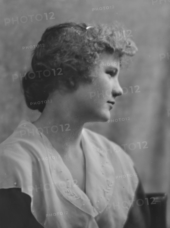 Hauck, Rose, Miss, portrait photograph, (1916?). Creator: Arnold Genthe.