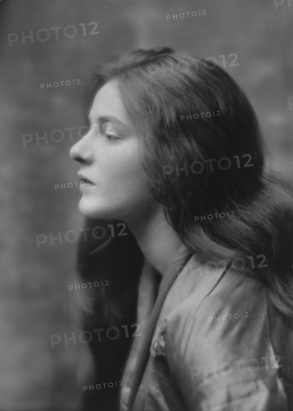 Hayes, Irene, portrait photograph, 1914 May 18. Creator: Arnold Genthe.