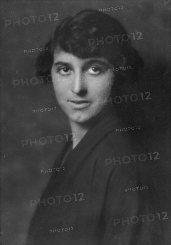 Hirsch, N., Miss, portrait photograph, 1915 Oct. 30. Creator: Arnold Genthe.