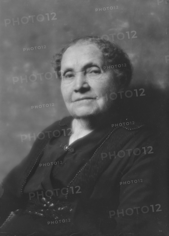 Hooker, Mrs., portrait photograph, 1916 May 18. Creator: Arnold Genthe.