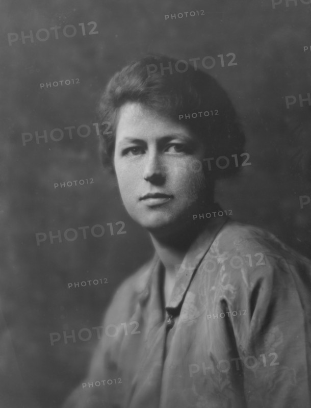 Ingram, Charles, Mrs., portrait photograph, 1916 Apr. 12. Creator: Arnold Genthe.