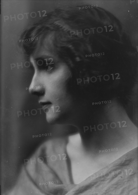 Ives, Charlotte, portrait photograph, 1913. Creator: Arnold Genthe.