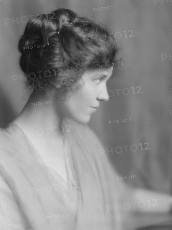 James, Dorothy, Miss, portrait photograph, 1914 May 5. Creator: Arnold Genthe.