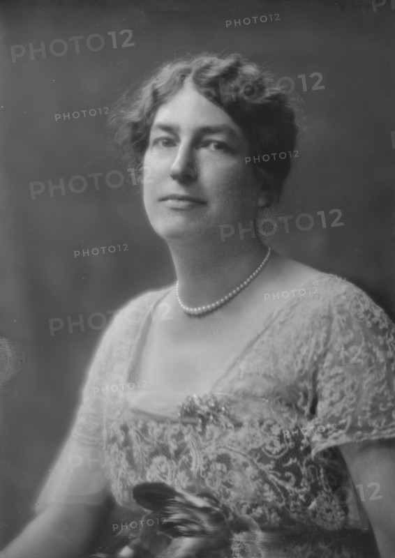 Jenkins, T. Clifton, Mrs., portrait photograph, 1917 Oct. 29. Creator: Arnold Genthe.