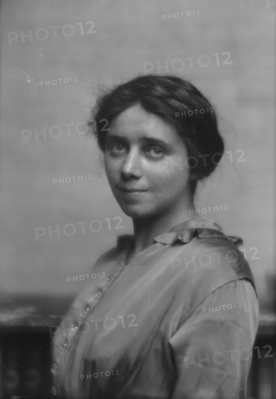 Loeb, Irene, Miss, portrait photograph, 1912 July 23. Creator: Arnold Genthe.