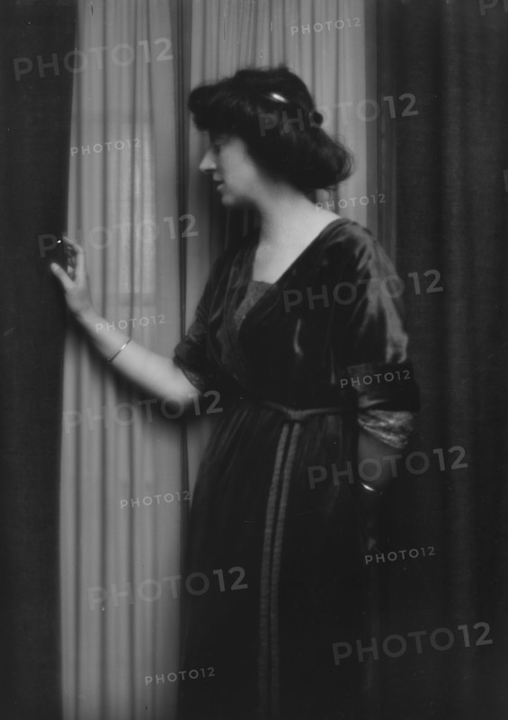 MacKaye, Hazel, Miss, portrait photograph, 1913. Creator: Arnold Genthe.