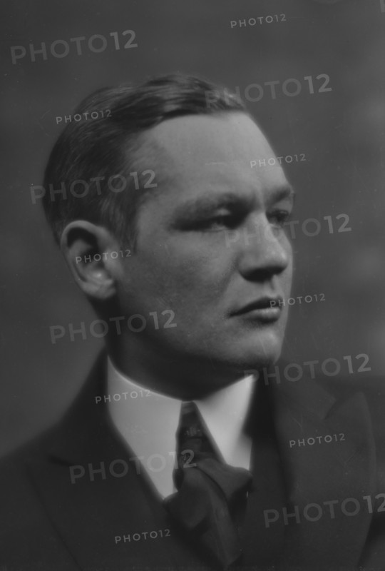 Mackenzie, Cameron, Mr., portrait photograph, 1916 Feb. 15. Creator: Arnold Genthe.