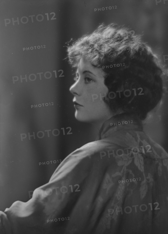 Marsh, Miss, portrait photograph, 1916. Creator: Arnold Genthe.