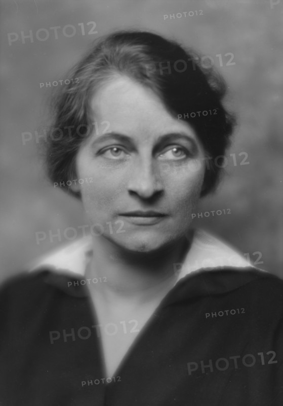Martin, Ricardo, Mrs., portrait photograph, 1915 Nov. 3. Creator: Arnold Genthe.