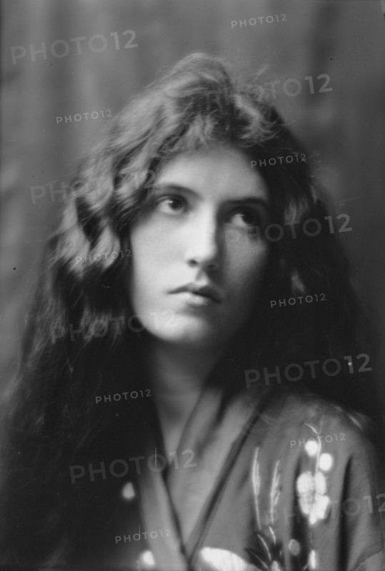Maude, Bonnie, Miss, portrait photograph, between 1912 and 1918. Creator: Arnold Genthe.