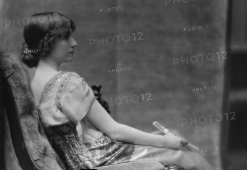 Maude, Bonnie, Miss, portrait photograph, between 1912 and 1918. Creator: Arnold Genthe.