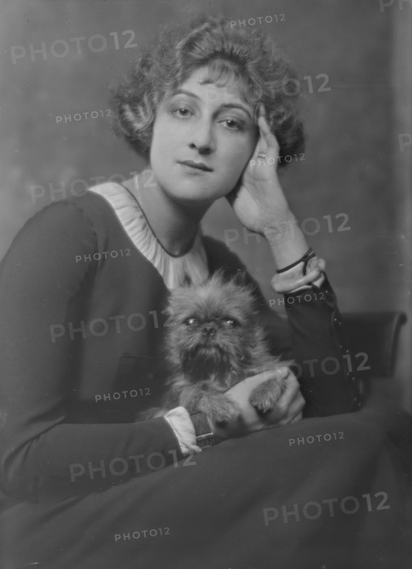 Melville, Mrs., with dog, portrait photograph, not before 1916. Creator: Arnold Genthe.