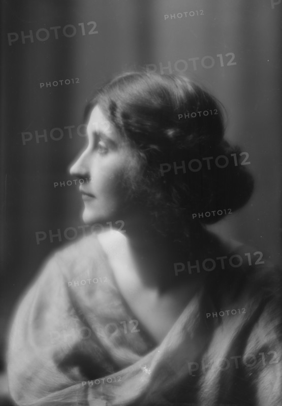 Meredith, Miss, portrait photograph, 1912 Nov. Creator: Arnold Genthe.