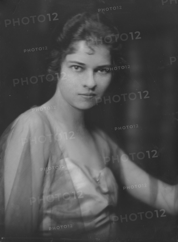 Moberly, Margaret, Miss, portrait photograph, 1916 or 1917. Creator: Arnold Genthe.