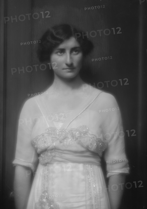 Morganthau, Ruth, portrait photograph, 1912 Nov. 20. Creator: Arnold Genthe.