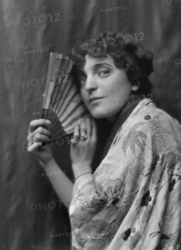 Namara-Toye, Mme., portrait photograph, 1912. Creator: Arnold Genthe.