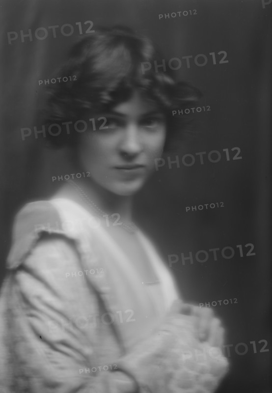 Nash, Miss, portrait photograph, 1913. Creator: Arnold Genthe.
