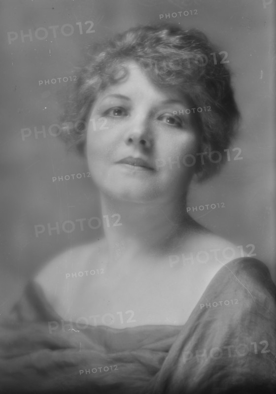 Osterman, Kathryn Hargrave, Miss, portrait photograph, 1915 Feb. 9. Creator: Arnold Genthe.