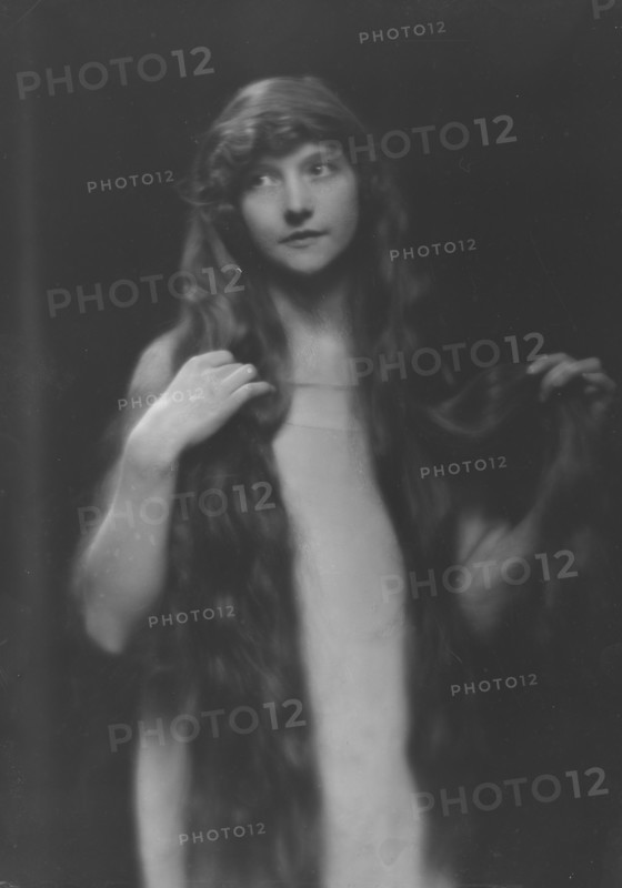 Otteson, Margaret, Miss, portrait photograph, 1916 Apr. 28. Creator: Arnold Genthe.