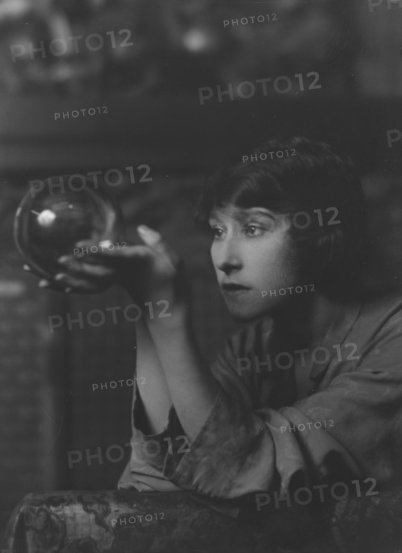 Puget, Mme., portrait photograph, 1917 Apr. 9. Creator: Arnold Genthe.