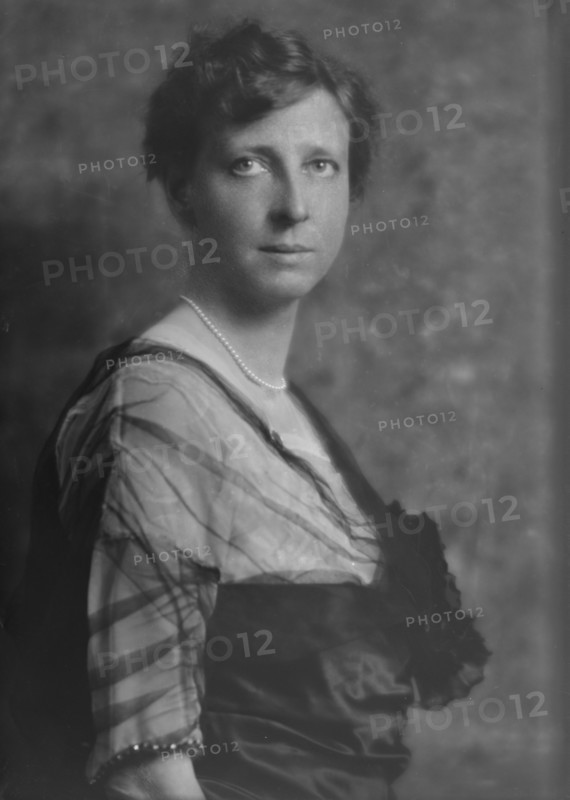 Randol, E., Miss, portrait photograph, 1914 Dec. Creator: Arnold Genthe.