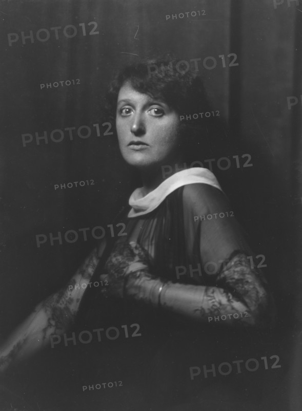 Reed, Florence, Miss, portrait photograph, 1916 Oct. 5. Creator: Arnold Genthe.