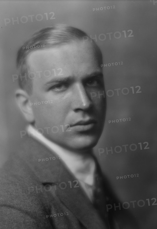 Schniewind, E.H., Mr., portrait photograph, 1915 Sept. 21. Creator: Arnold Genthe.
