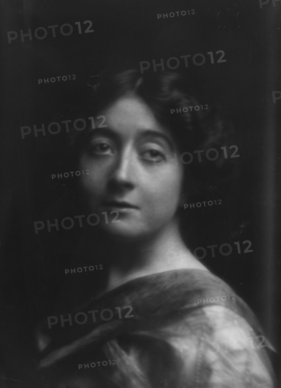 Seward, Bertha W., Miss, portrait photograph, 1912 Nov. 19. Creator: Arnold Genthe.