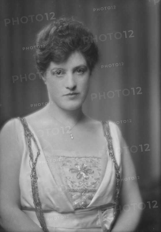 Smith, Jean, Miss, portrait photograph, 1915 Apr. 22. Creator: Arnold Genthe.