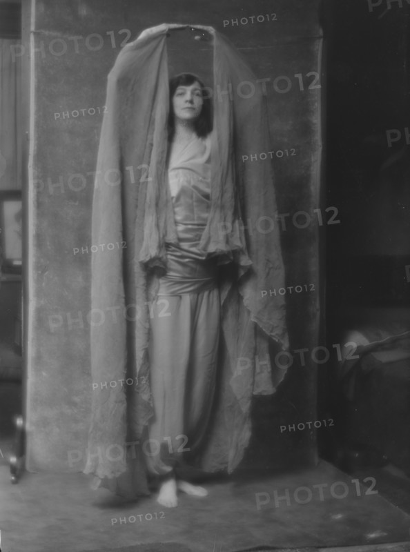 Valentine, Gwendolyn, Miss, or her friend, portrait photograph, 1916. Creator: Arnold Genthe.