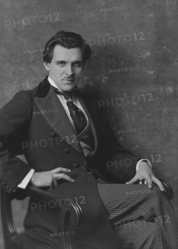 Votichenko, Sacha, Mr., portrait photograph, 1916 May 3. Creator: Arnold Genthe.