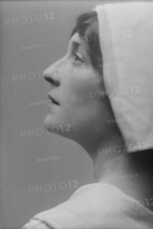 Weston, Lucy, Miss, portrait photograph, 1915 Oct. 2. Creator: Arnold Genthe.