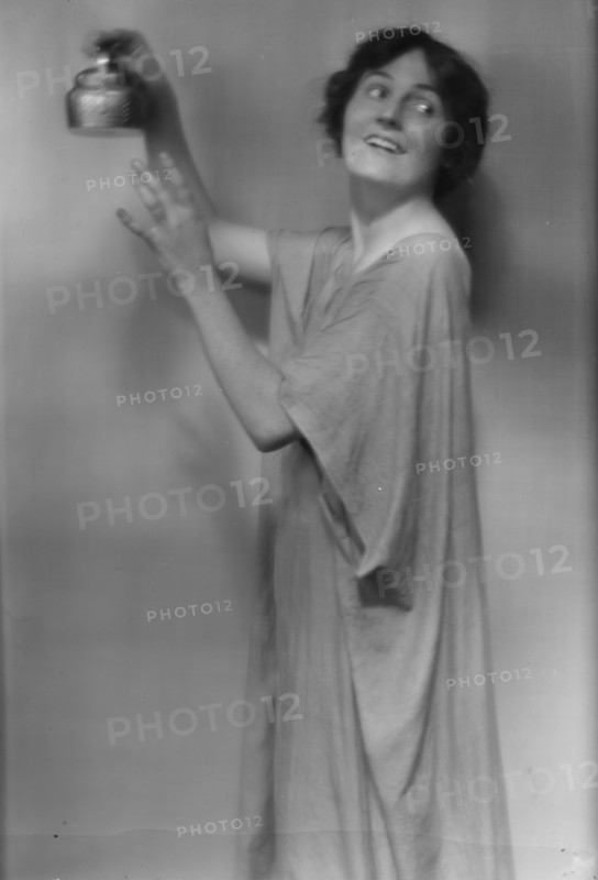 Woodruff, Eleanor, Miss, portrait photograph, 1914. Creator: Arnold Genthe.