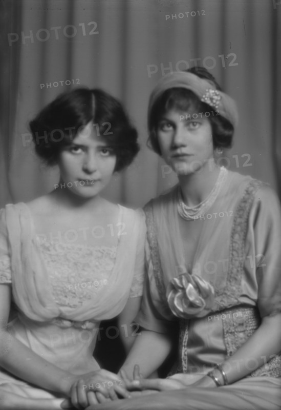 Wyatt, Florence, and Constance Woodward, portrait photograph, 1912 May 24. Creator: Arnold Genthe.
