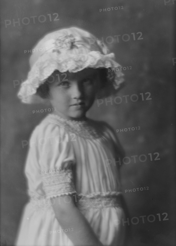 Newberry, Barbara, portrait photograph, 1915 June 22. Creator: Arnold Genthe.