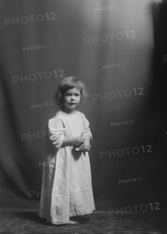 Trowbridge, C.C., Mrs., child of, portrait photograph, 1908 Mar. 4. Creator: Arnold Genthe.