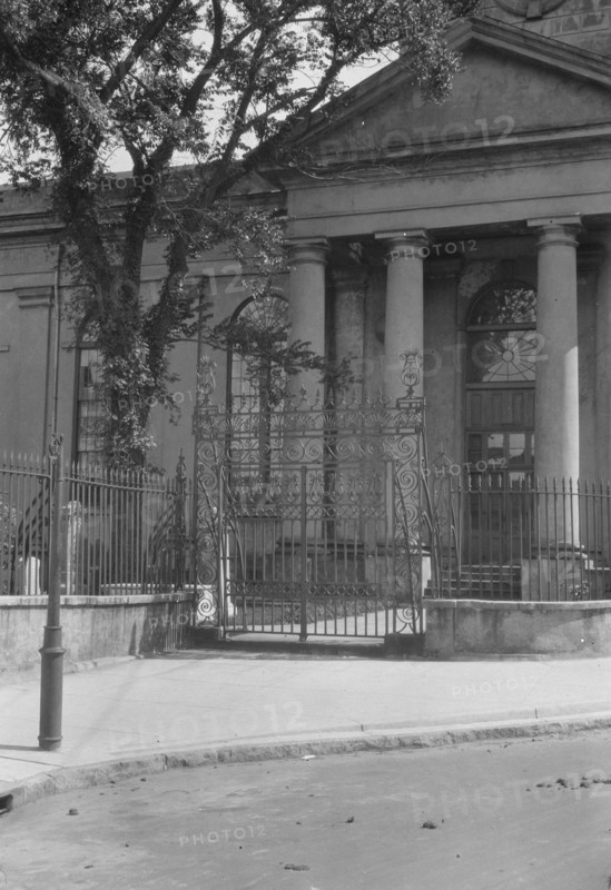 St. Philip's Church, Charleston, South Carolina, between 1920 and 1926. Creator: Arnold Genthe.